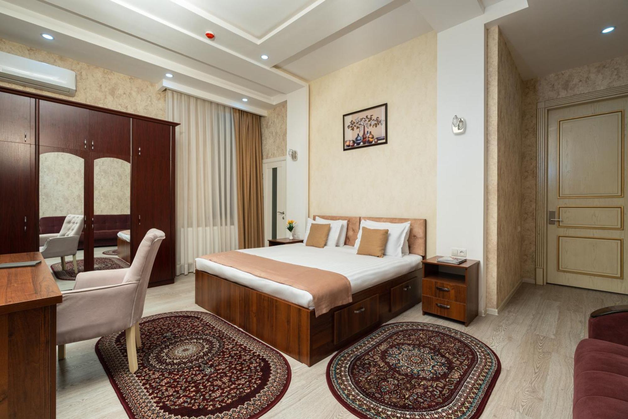 Shoxjahon Hotel - 600 Mbps Internet ทาชเคนต์ ภายนอก รูปภาพ